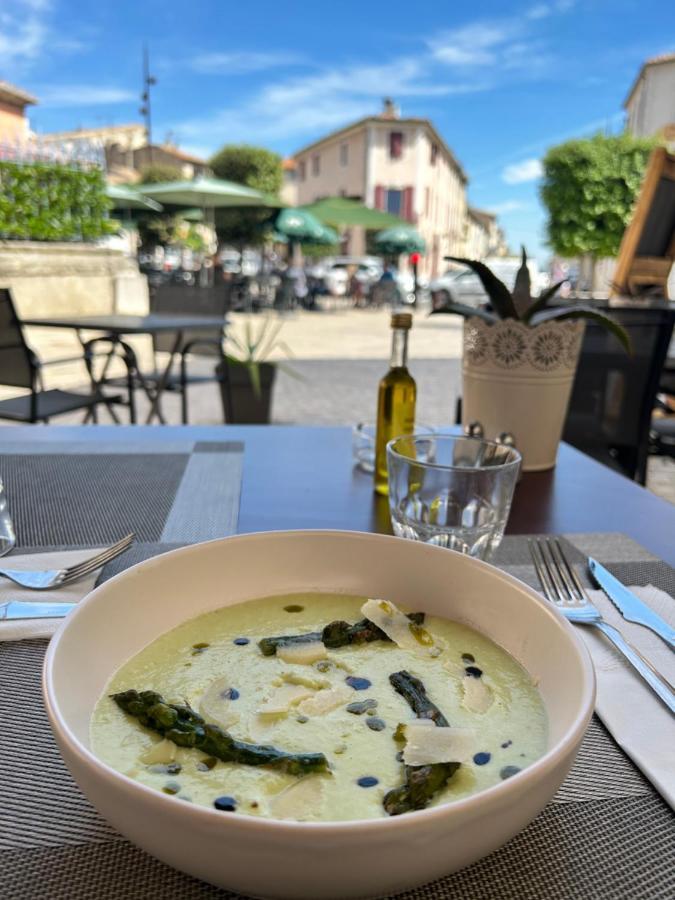 Hotel Restaurant Le Saint Gillois 외부 사진